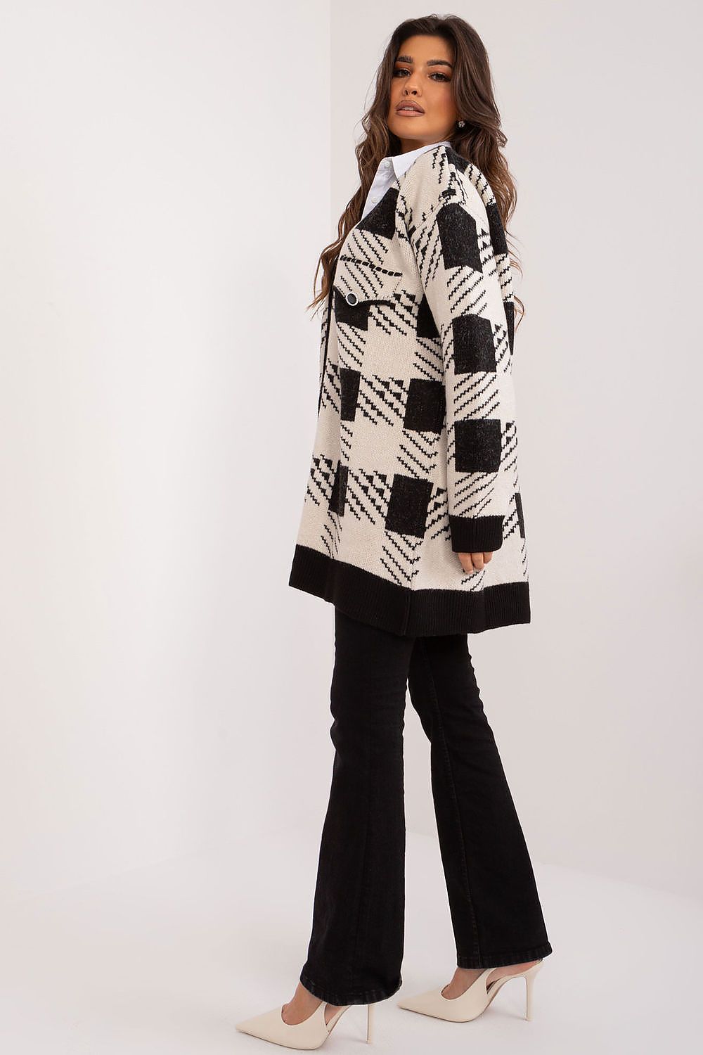 Stylish long women's cardigan sweater by Badu, ideal for pairing with jeans or skirts, designed in a luxurious fabric blend.