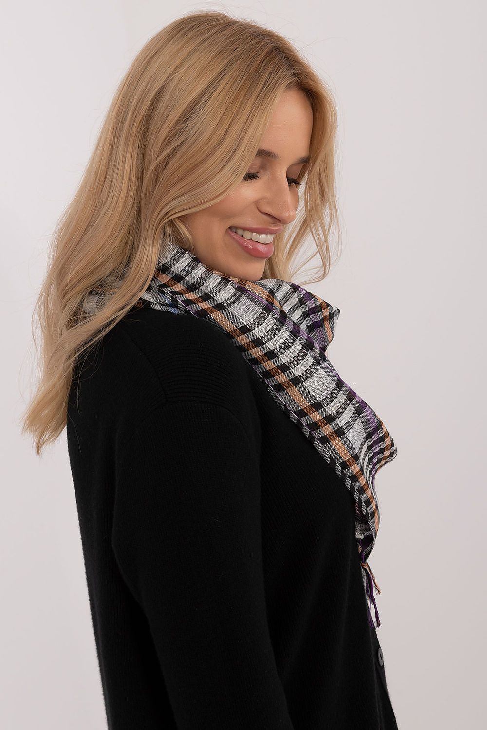 Sophisticated 100cm checkered neckerchief scarf with soft, warm material and unique fringes, offering style and comfort by AT.