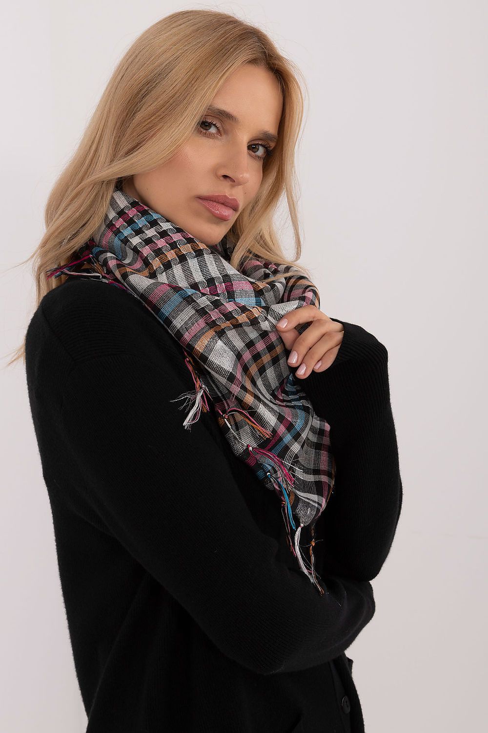 Elegant 100cm checkered scarf by AT displayed in a fashionable wrap style, highlighting its versatility for various styling options.
