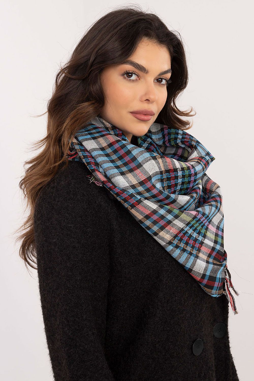 Fashionable checkered scarf by AT, made from a soft polyester and viscose blend, exemplifying luxury and comfort.