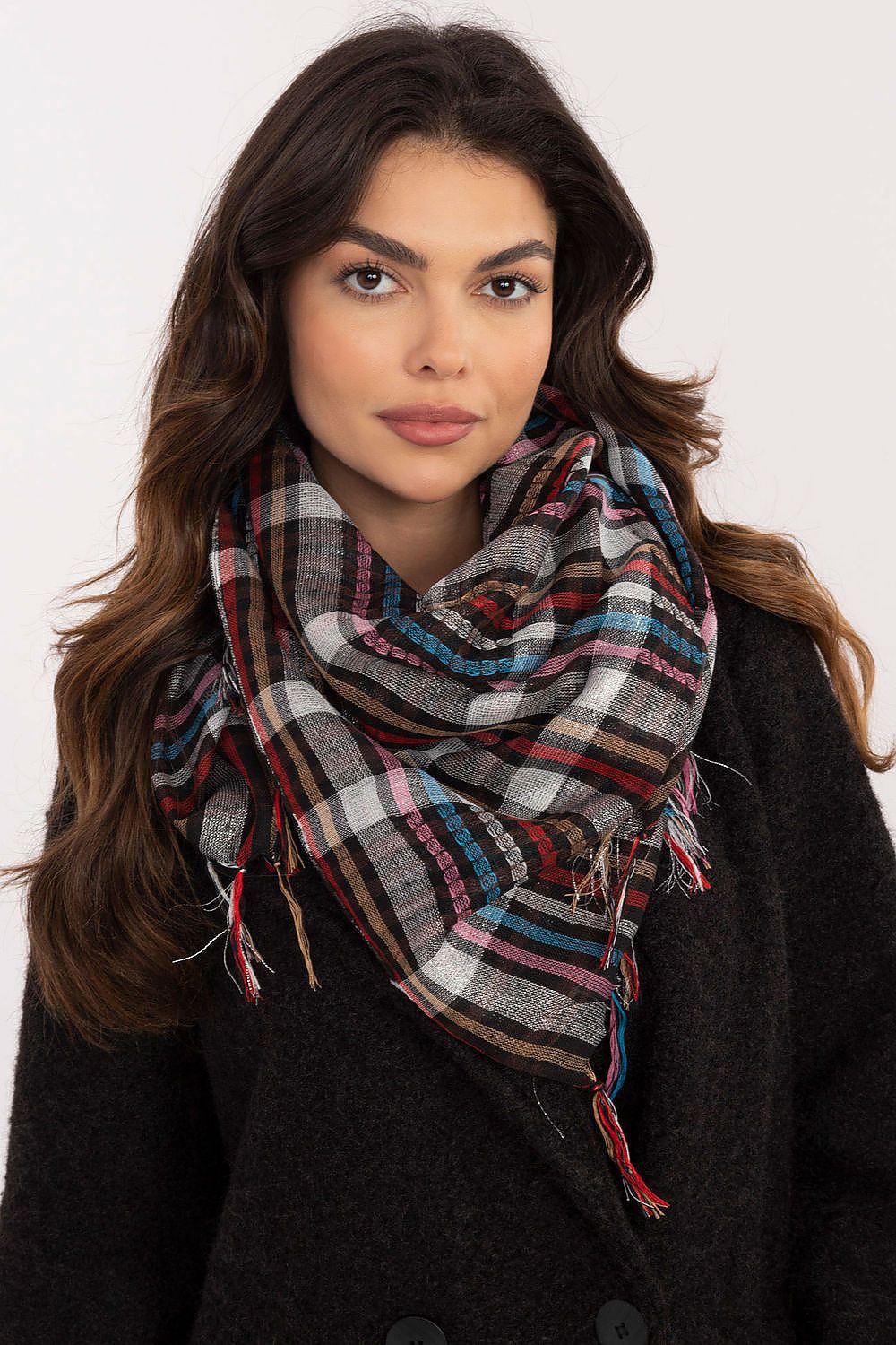 Elegant checkered neckerchief scarf from AT, 100cm size, featuring decorative fringes, perfect for adding luxury to any outfit.