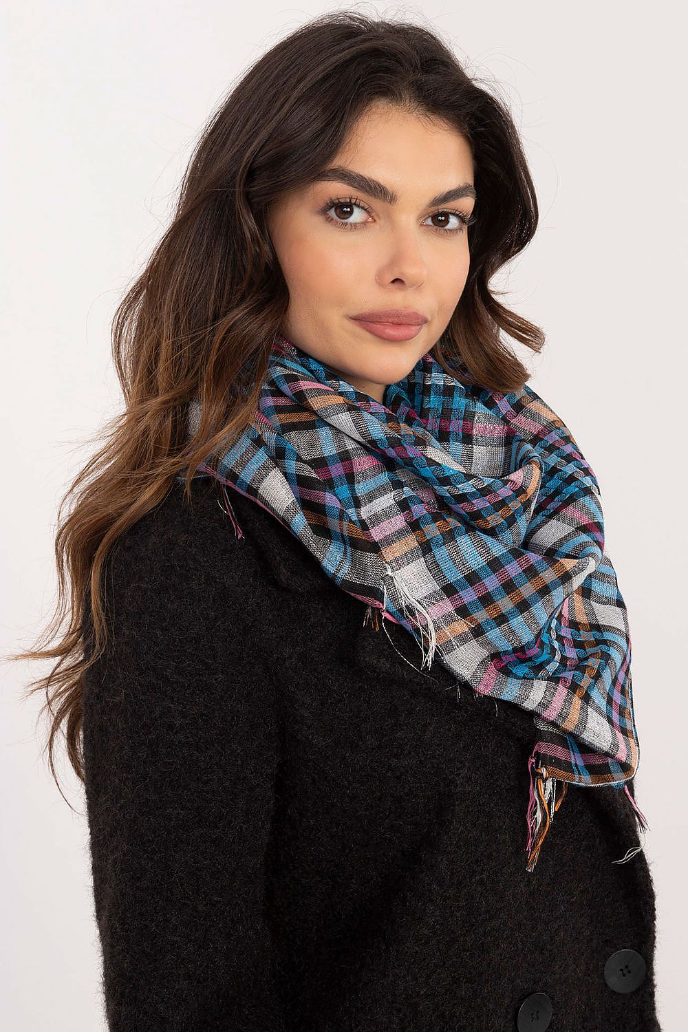 Elegant 100cm checkered neckerchief scarf by AT, crafted from a warm polyester and viscose blend with decorative fringes.