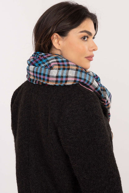Luxurious checkered arafatka scarf from AT, showcasing a soft texture and classic design, perfect for stylish layering.