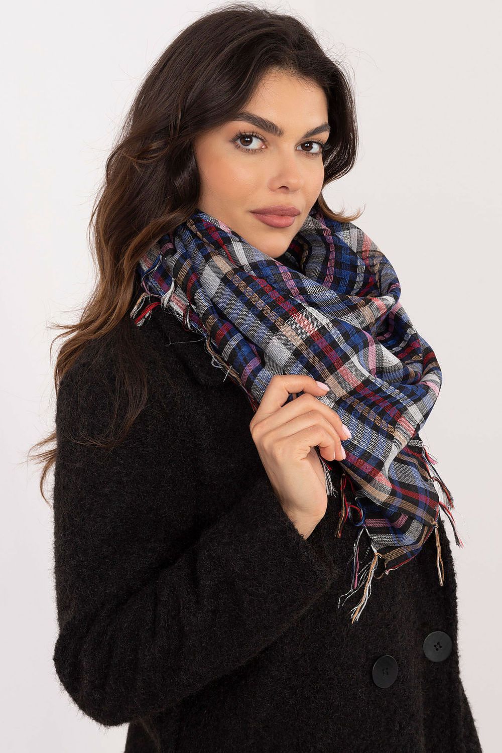 AT's luxurious 100cm checkered neckerchief scarf, featuring a poly-viscose blend and elegant fringes for added style.