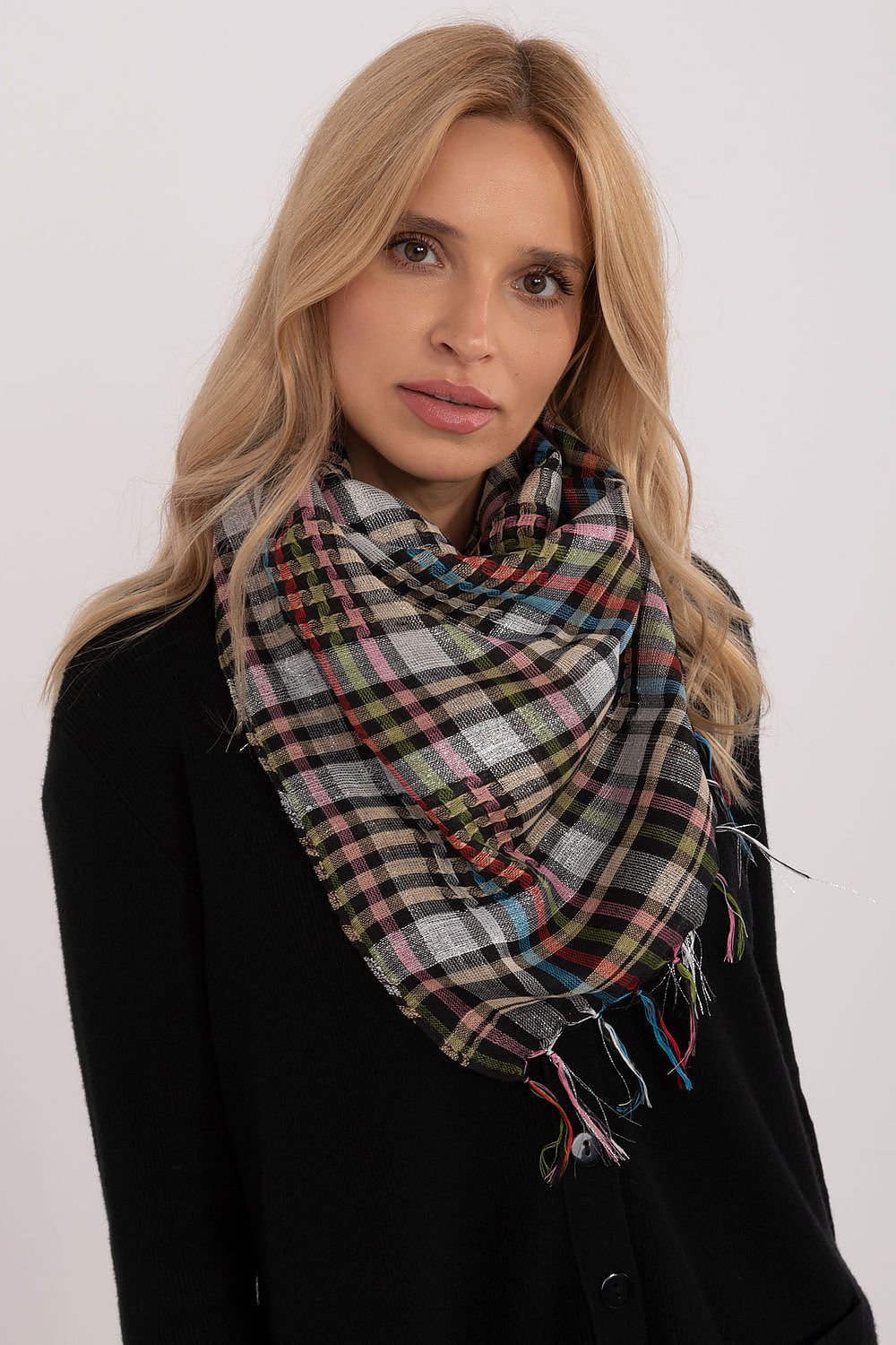 Elegant 100cm checkered neckerchief scarf featuring decorative fringes, crafted from a warm soft polyester and viscose blend by AT.