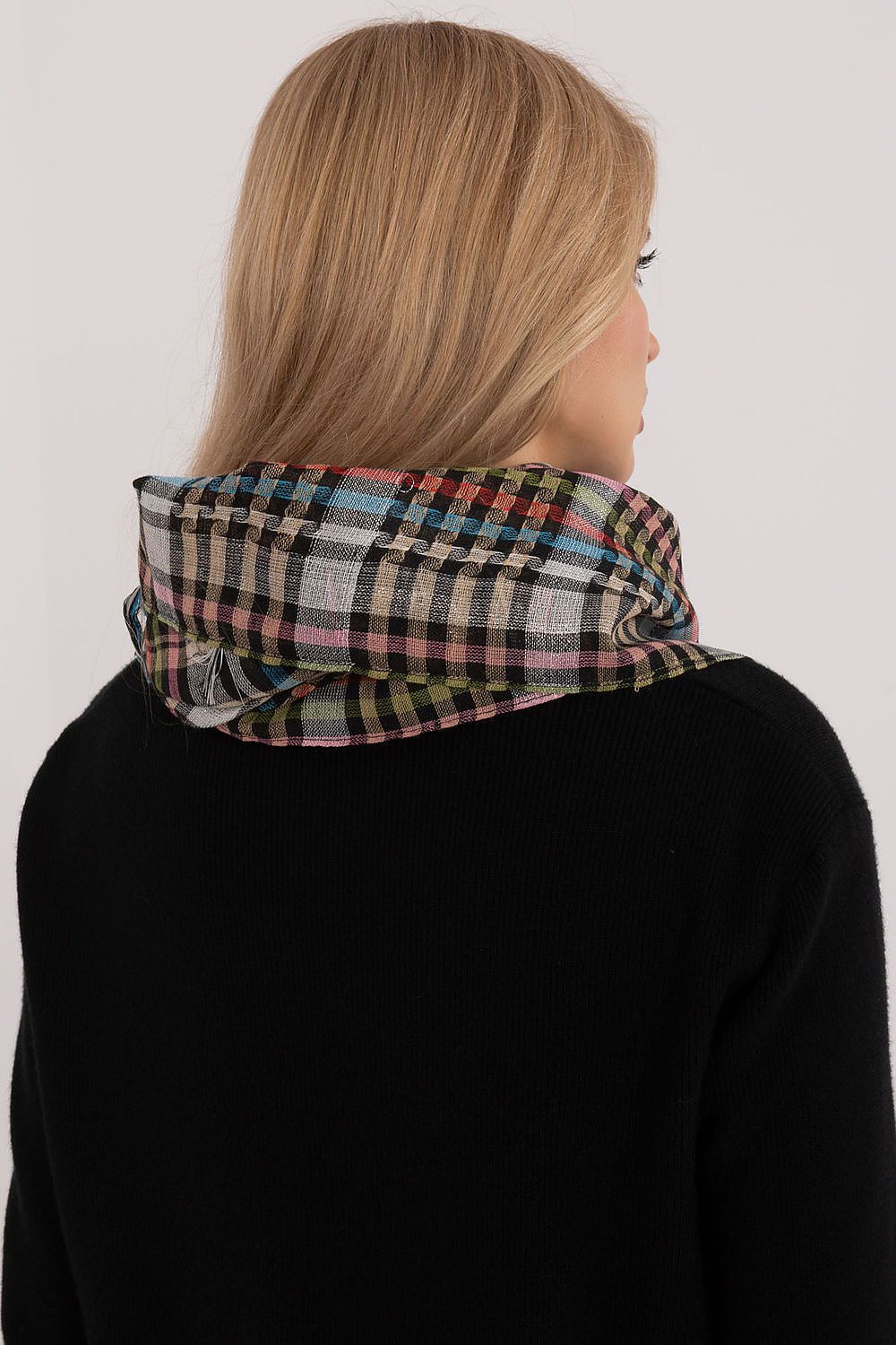 Stylish 100cm scarf showcasing a classic checkered pattern with chic fringes, designed for comfort and warmth by AT.