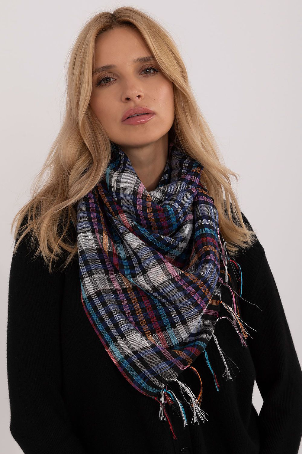 Sophisticated 100cm checkered neckerchief scarf by AT, showcasing a classic pattern and soft fabric for comfort and warmth.