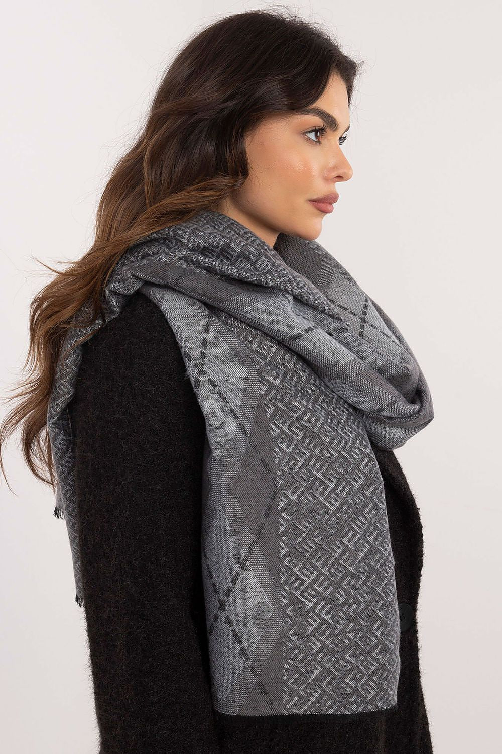 Elegant geometric pattern viscose neckerchief scarf by AT, measuring 190 x 69 cm, showcasing a luxurious design for stylish outfits.