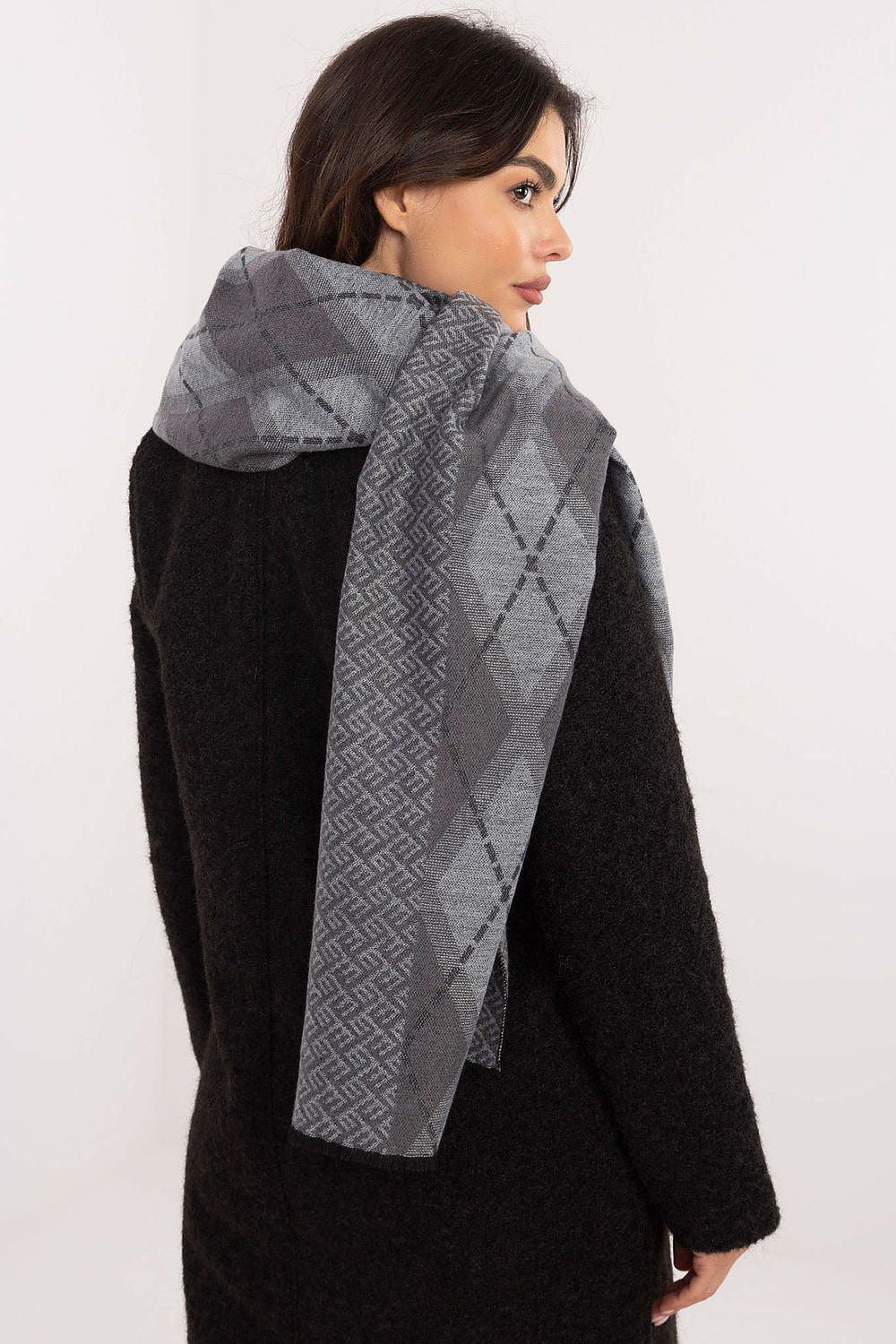 High-quality viscose neckerchief scarf from AT featuring a modern geometric pattern, ideal for sophisticated fashion looks.