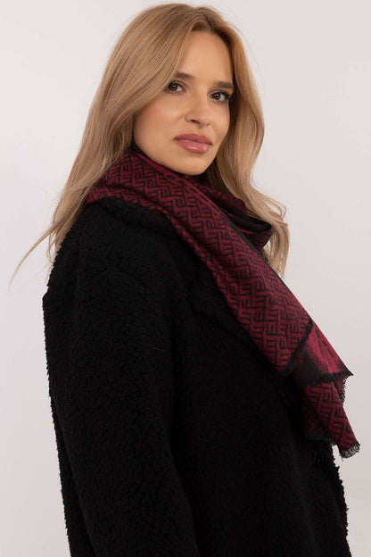 Luxurious high-quality viscose scarf from AT, featuring an eye-catching geometric pattern, perfect for multiple stylish stylisations.