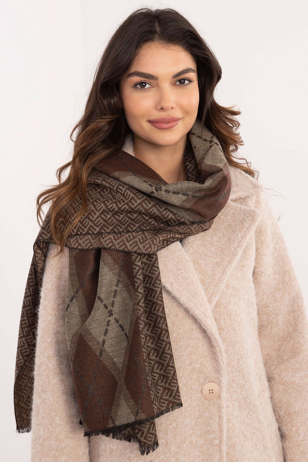 Elegant geometric pattern viscose neckerchief scarf by AT, 190 x 69 cm, a luxurious accessory to enhance any wardrobe.