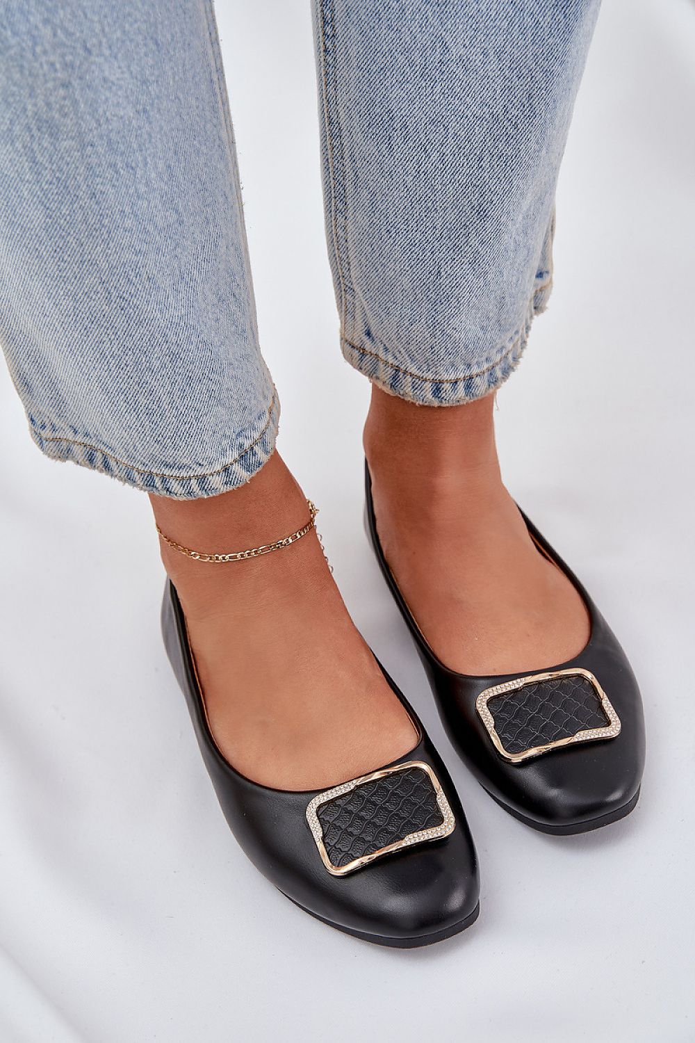 Step in Style elegant eco leather women's ballet flats with flat soles and tasteful decoration, designed for timeless sophistication and comfort.