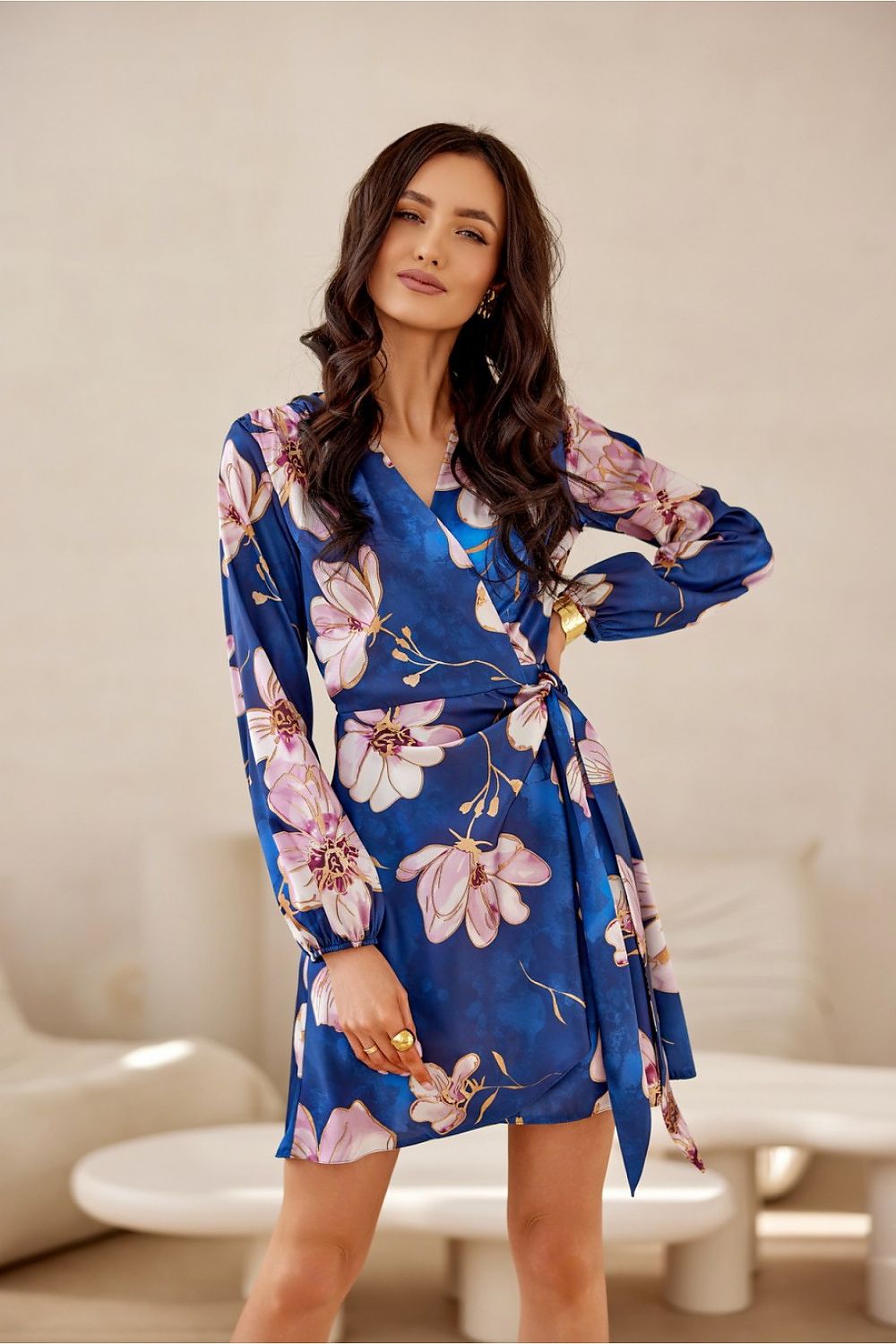 The versatile mini dress by Roco Fashion in multiple sizes EU 36-42, highlighting its chic silhouette.