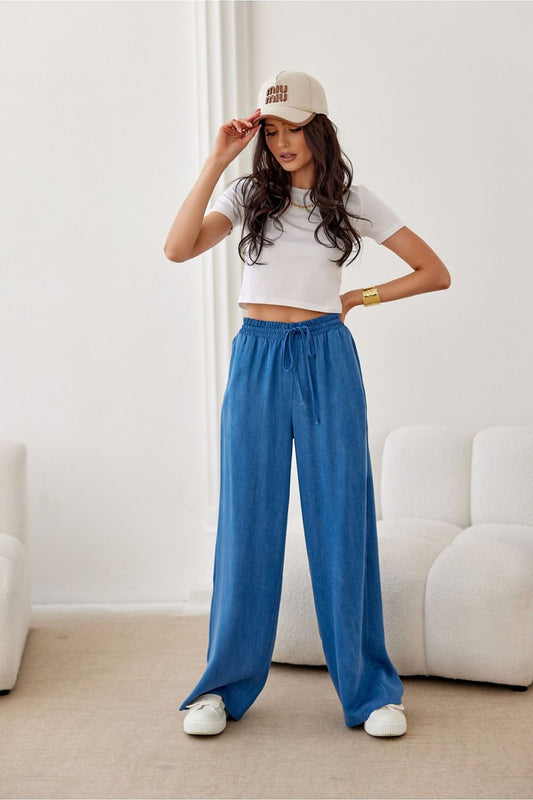 Elegant Roco Fashion high waist women's trousers featuring wide legs, made from 100% Tencel, perfect for sophisticated styling.