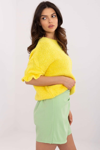 Italy Moda women's casual sweater in warm tones, designed with 3/4 ruffle sleeves, ideal for elegant yet comfortable everyday wear.