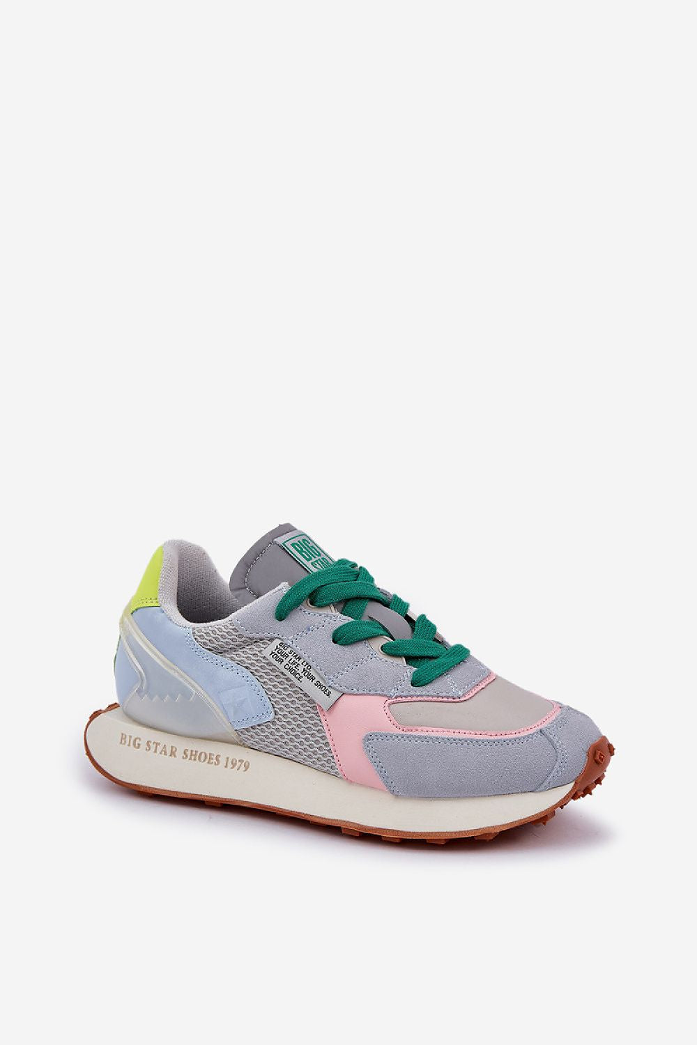 Elegant women's sneakers from Step in style featuring MEMORY FOAM technology and rubber sole, designed for ultimate comfort and support during an active lifestyle.