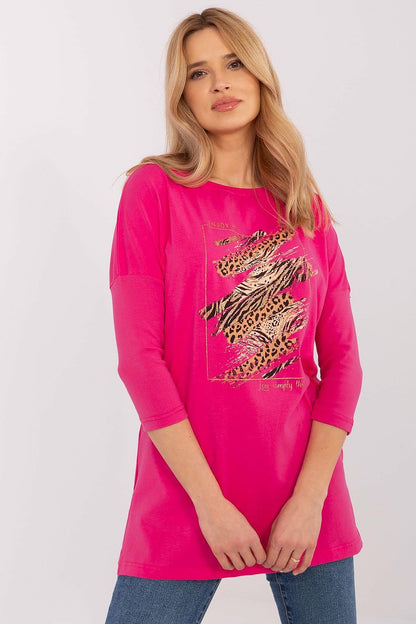 Stylish extended cut blouse featuring a striking animal motif from Factory Price, crafted in a luxurious cotton-blend for unparalleled comfort and elegance.