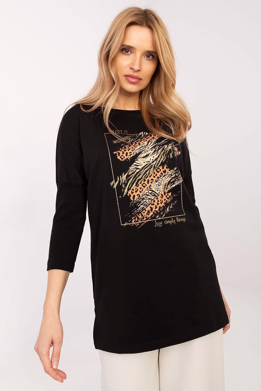 Detail of the cotton-blend fabric and animal motif of the blouse by Factory Price, showcasing luxury and comfort.