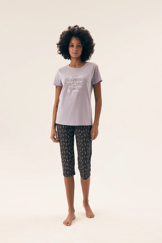 Luxurious Henderson cotton women's pajamas set featuring a stylish short-sleeve blouse and elegant 3/4 pants, perfect for relaxation and comfort at home.