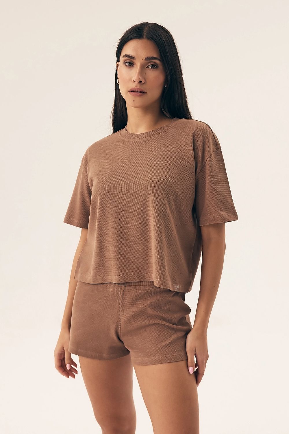 Luxury women’s quilted cotton pyjama set by Henderson, featuring a short-sleeved top and loose-fitting shorts for ultimate comfort and minimalist style.