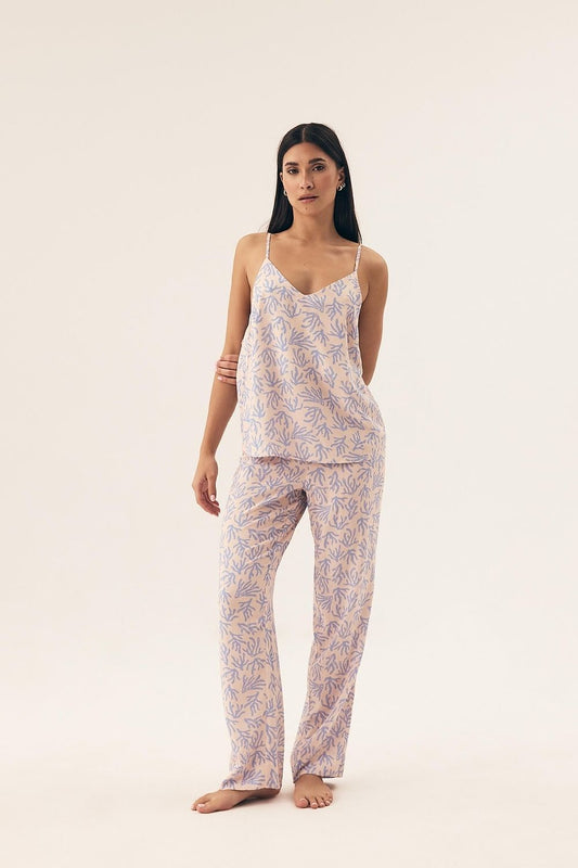 Elegant women's cotton pajama set featuring a V-neck shirt with adjustable straps and long pants, by Henderson, ideal for luxury comfort and relaxation.