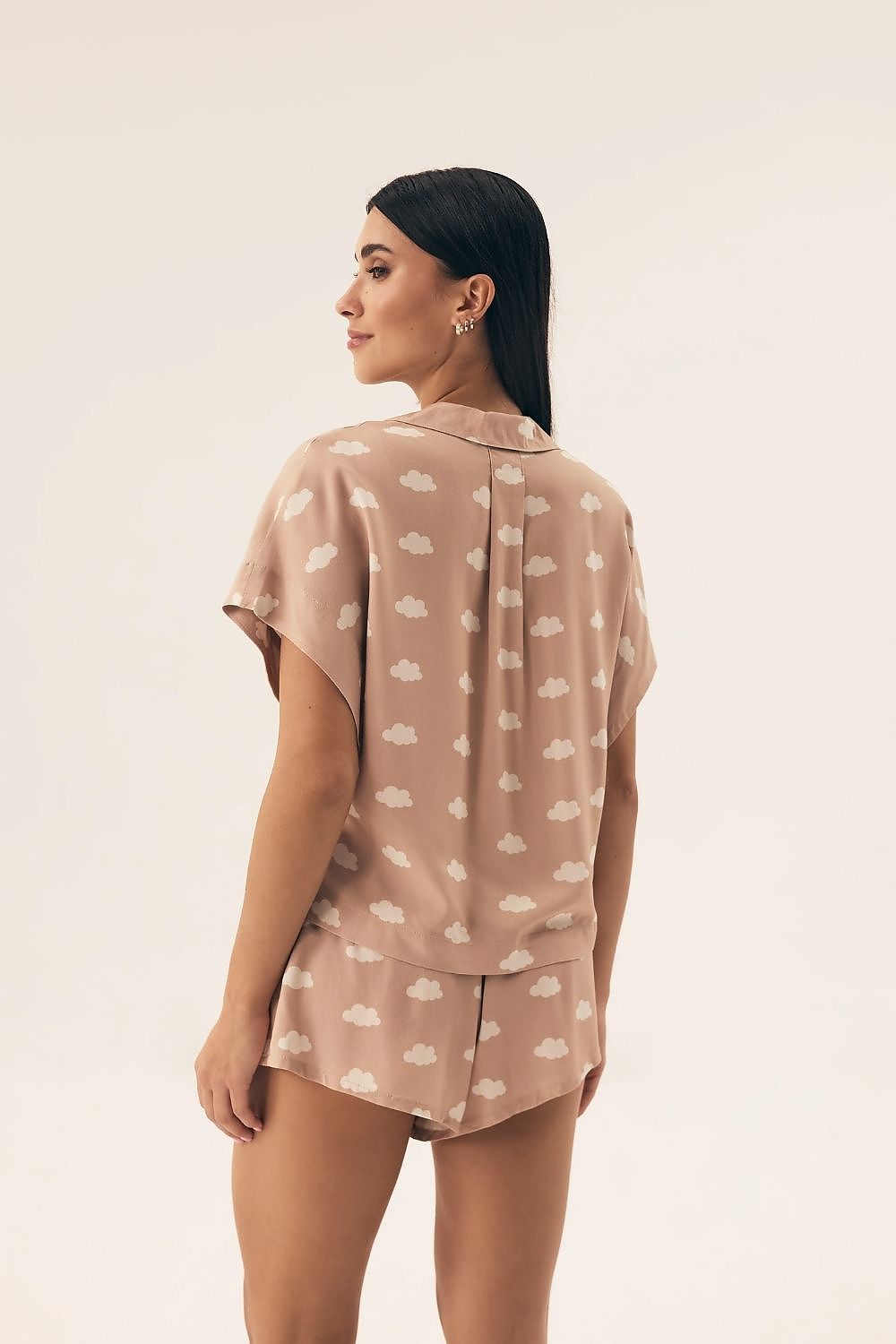 Henderson Ladies' Pajama Set, highlighting the exquisite craftsmanship and fashionable design, featuring a breathable viscose material for ultimate comfort and elegance during warm nights.