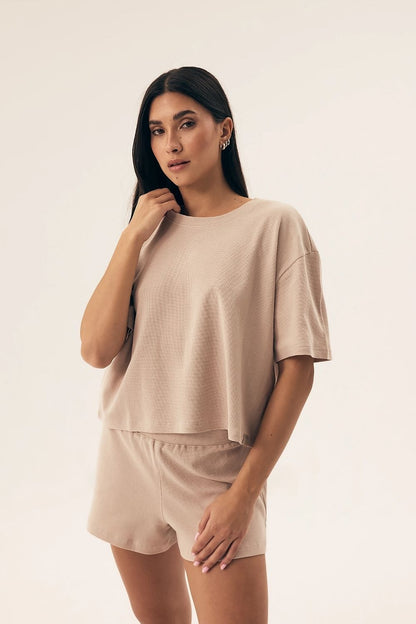 Complete view of the Henderson luxury women's pyjama set, demonstrating its classic cut and practical pouch packaging, ideal for gifting.