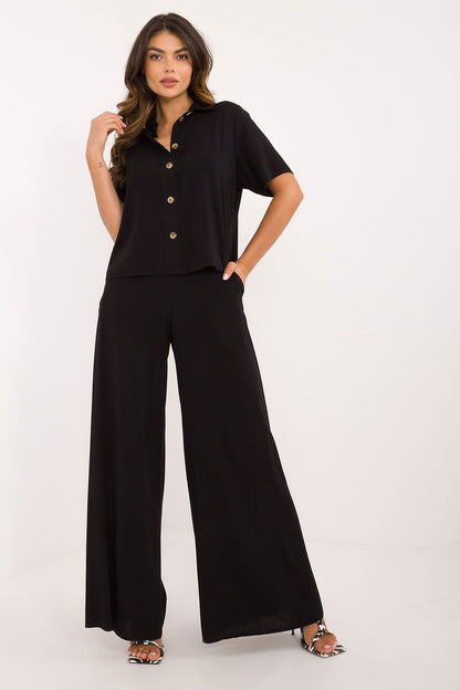 Elegant viscose set by Lakerta featuring high waist trousers and a classic cut shirt, perfect for stylish everyday wear.