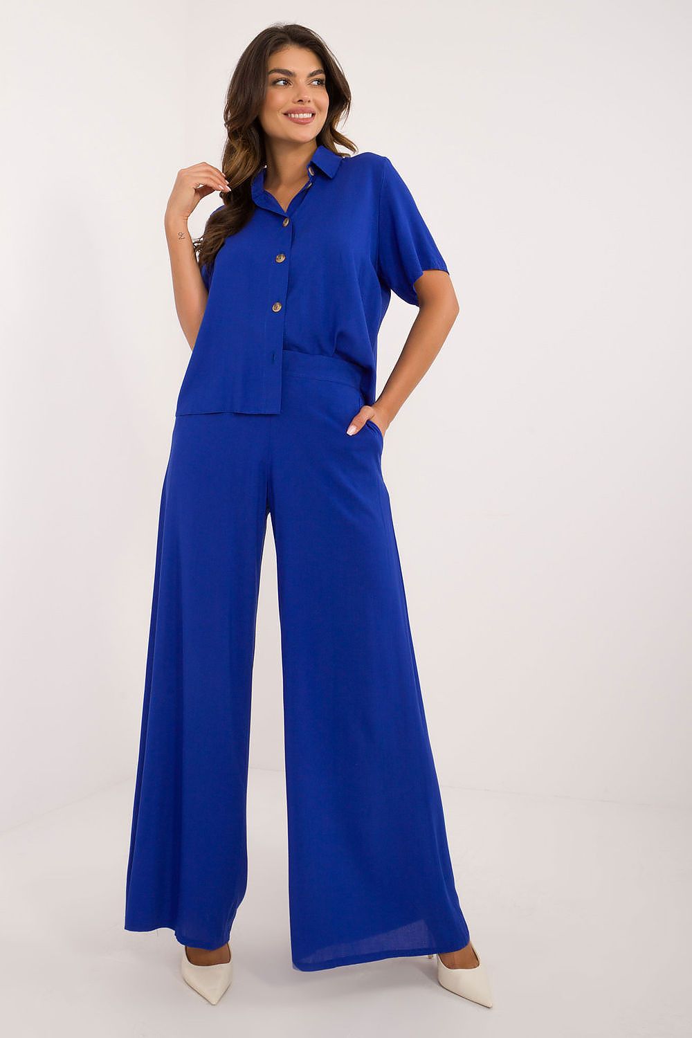 Close-up of the breathable viscose fabric in the Lakerta Viscose Set, combining comfort and luxury.