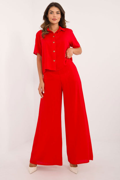 Versatile styling options of the Lakerta Viscose Set, perfect for various occasions with minimalist accessories.