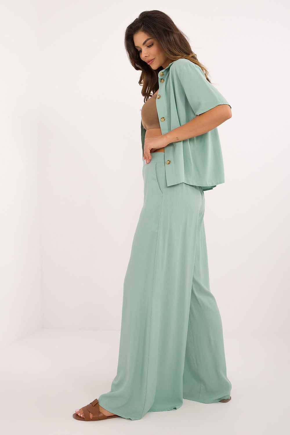 Model showcasing the Lakerta elegant viscose set, with a classic cut shirt and high waist trousers, exemplifying chic comfort and timeless style.