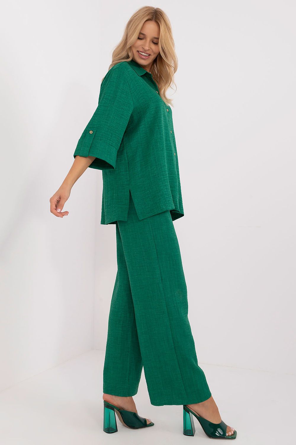 Close-up of Lakerta’s elegant cotton and polyester women's set, highlighting the classic collar and soft fabric texture.