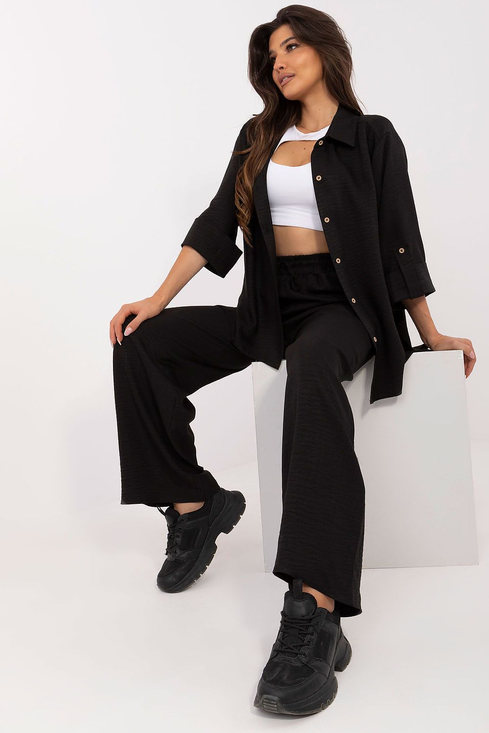 Chic and comfortable women's outfit by Lakerta, ideal for everyday wear, featuring a timeless design with inset side pockets.