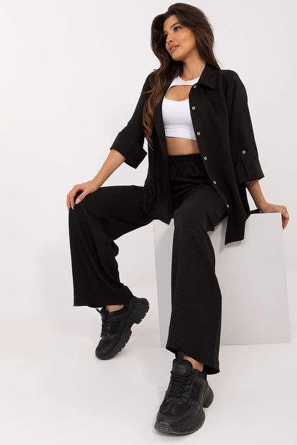 Chic and comfortable women's outfit by Lakerta, ideal for everyday wear, featuring a timeless design with inset side pockets.