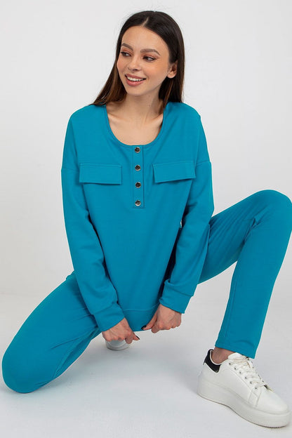 Close-up view of Lakerta women's tracksuit sweatshirt, highlighting its high-quality fabric and practical snap fastening.