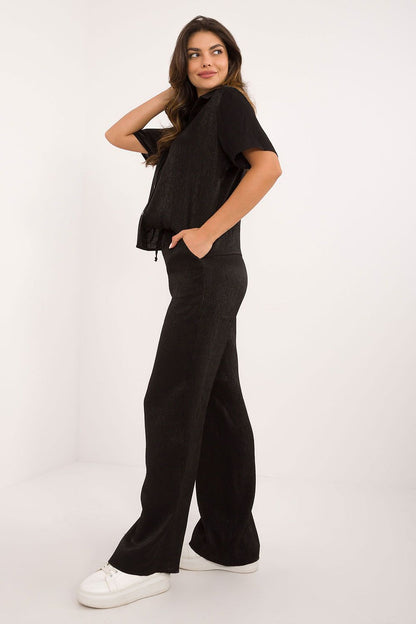 Luxurious cotton-blend shirt with button fastening and classic collar from Lakerta, ideal for work and formal occasions.