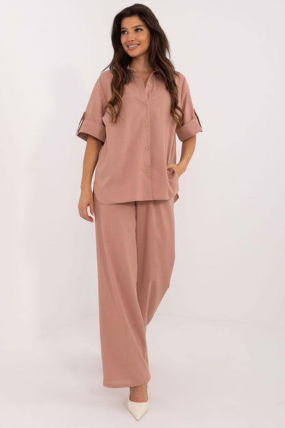 Stylish linen women's set by Lakerta featuring a loose-fitting 3/4 sleeve shirt in light and breathable fabric, perfect for elegant everyday wear.