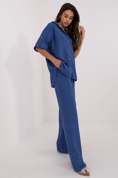 Comfortable and stylish linen women's ensemble by Lakerta, featuring an elegant tie at the waist to accentuate the silhouette.