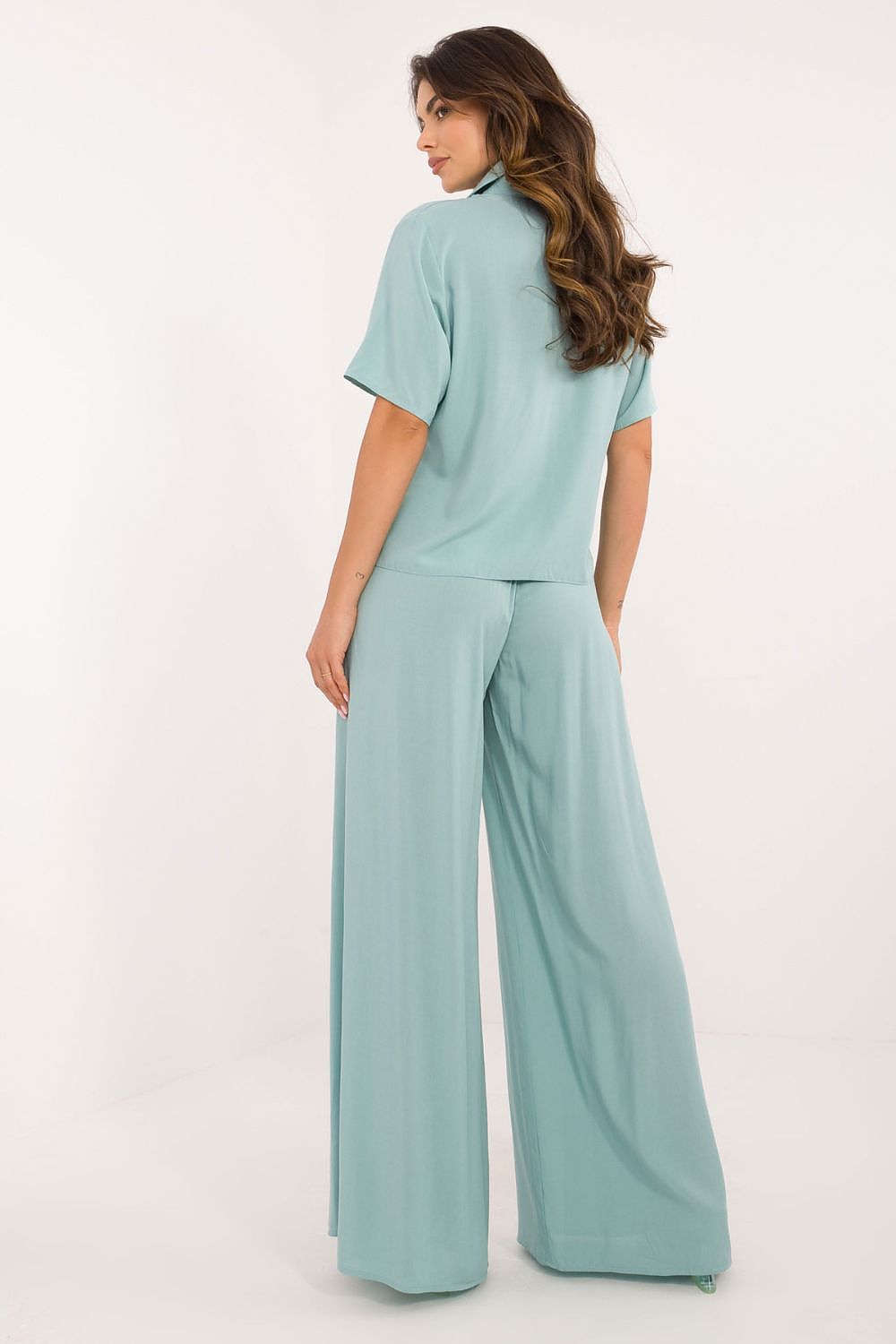 Functionally designed viscose set from Lakerta, featuring side pockets and a minimalist aesthetic for versatile styling.