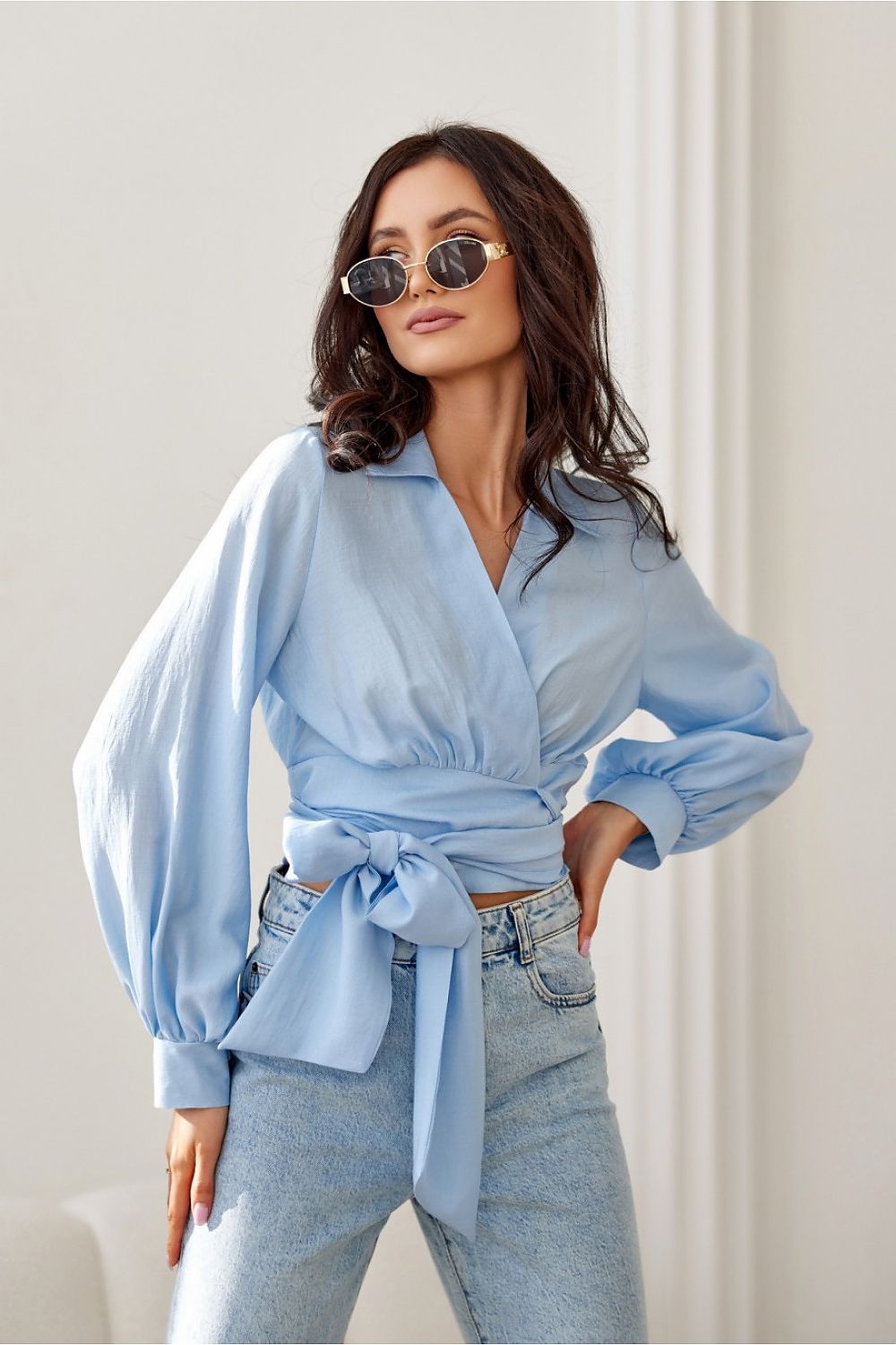 Detailed view of Roco Fashion's luxury cropped blouse with collar, emphasizing its quality construction and fashionable silhouette.