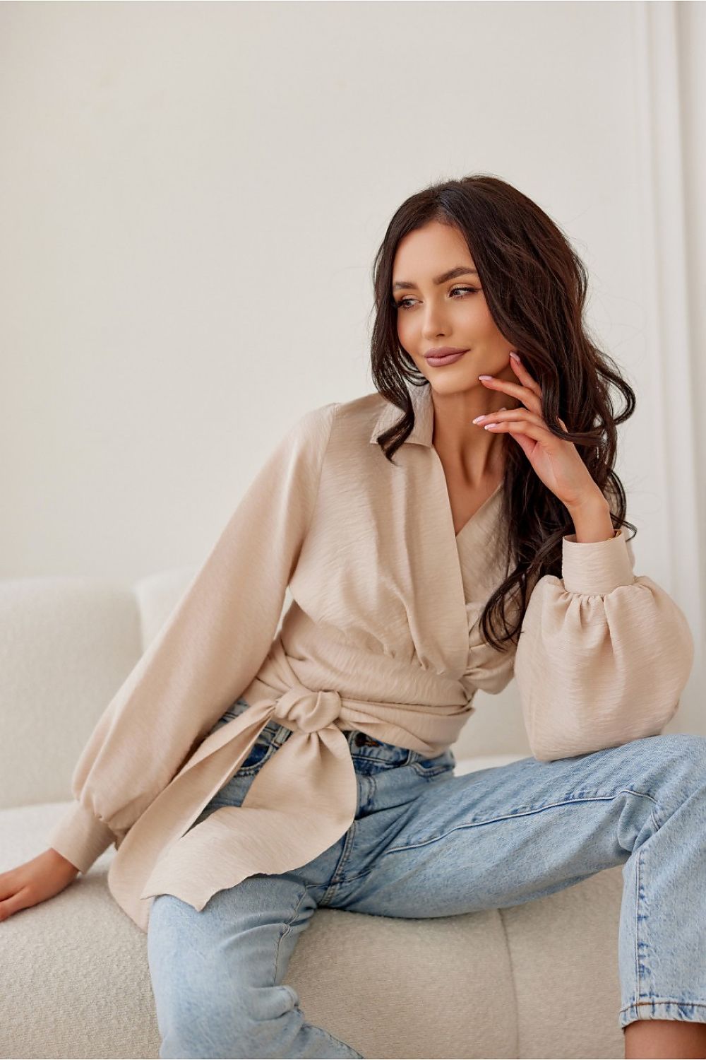 Model showcasing the luxury cropped blouse with long puffy sleeves by Roco Fashion, perfect for elegant occasions.