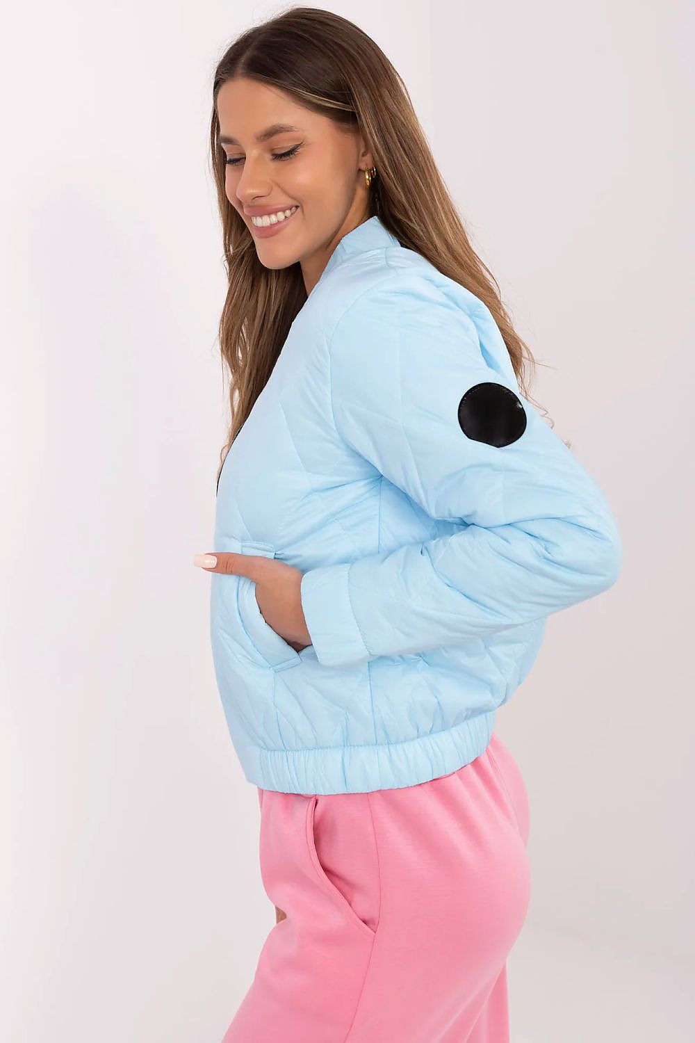 Chic and practical women's bomber jacket from Italy Moda, featuring zipper closure and slip pockets, ideal for elegant everyday outfits.