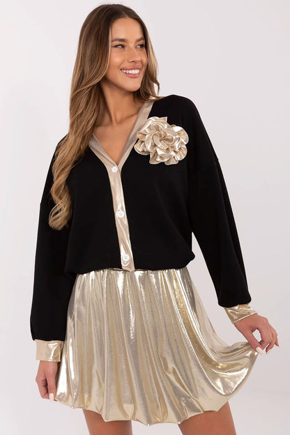 Italy Moda's elegant women's blouse displayed on a model, highlighting the flattering V-neckline and refined cut designed for both casual and formal occasions.