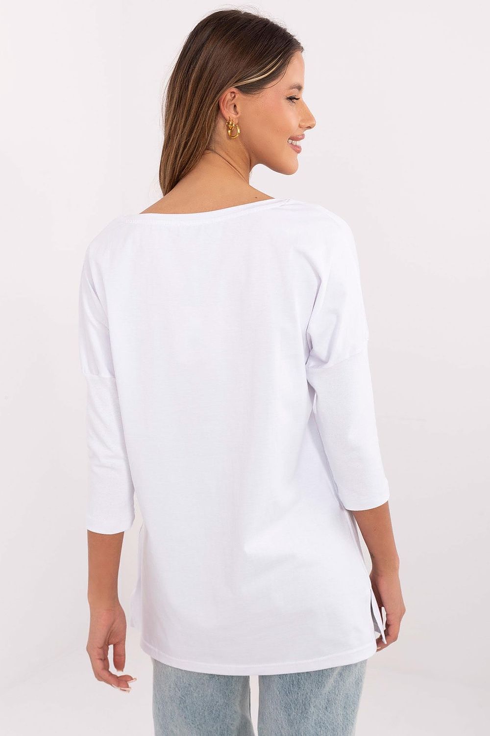 Fashionable round neckline of Factory Price's women's blouse in a comfortable cotton blend, ideal for both casual and sophisticated outfits, offered in sizes S to XL.