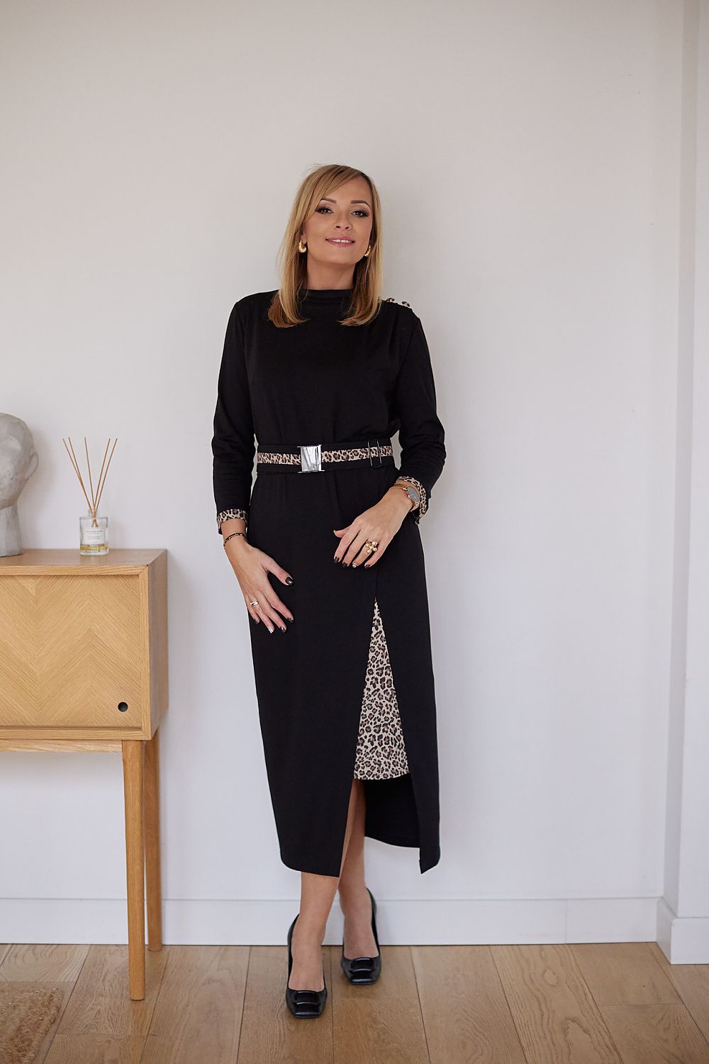 La Aurora Daydress in elegant leopard print, designed for sizes EU 36-48, showcasing femininity and comfort with soft, stretchy MORGAN LIGHT fabric.