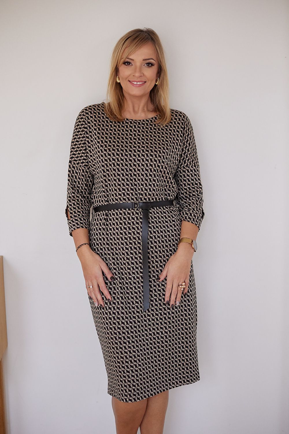 La Aurora feminine kimono-style dress, showcasing muted colours and jacquard knit fabric, perfect for mature women, available in sizes EU 36-46