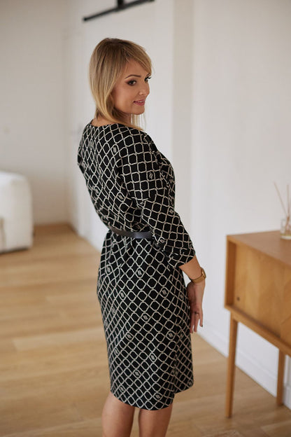 Stylish La Aurora jacquard daydress on a model, featuring a dropped sleeve design and eco leather belt for an elegant silhouette in large sizes.