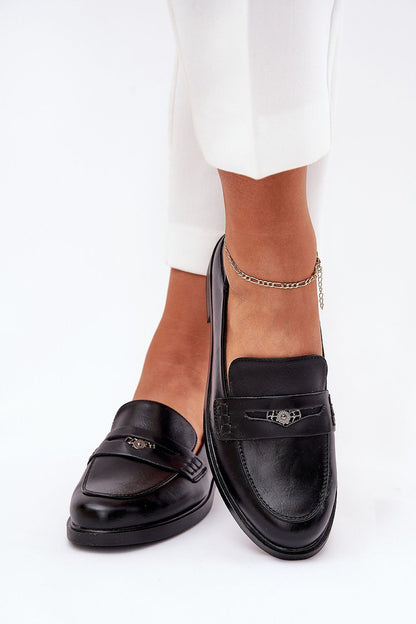 Close-up of Step in Style women's moccasin shoes in high-quality natural leather, highlighting the elegant strap detail and unparalleled comfort for fashionable occasions.