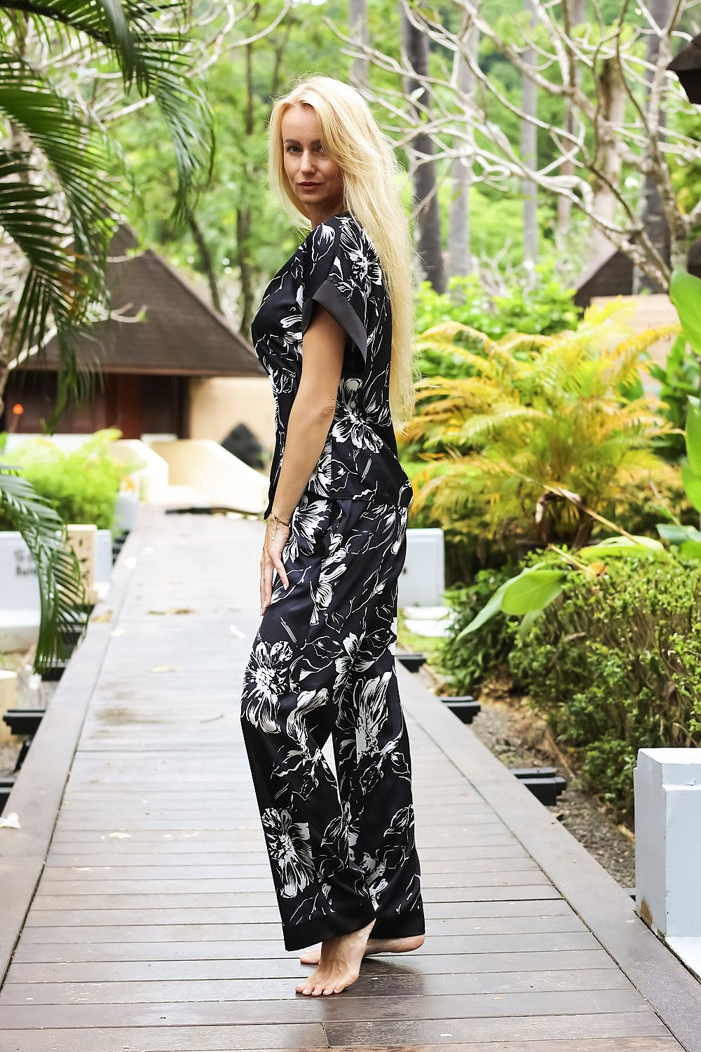 Close-up of the Kalimo silk satin fabric, showcasing its soft texture and luxurious sheen in an elegant pyjama set.