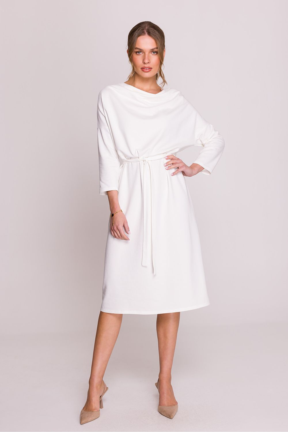 Stylove oversized daydress worn casually, highlighting its versatility and sophistication for everyday elegance.